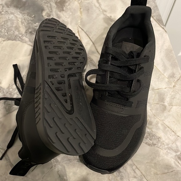 Adidas Running Shoes Size 5 1/2 - Picture 3 of 3